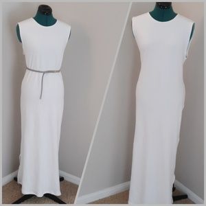 Long white sleeveless dress